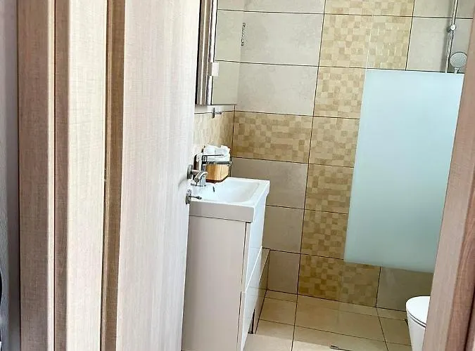 Leo House Kea Korissia (Kea)